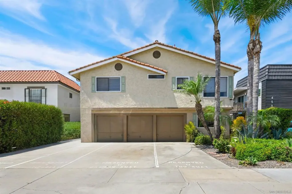 Condominium for sale at 4576 Hawley 5, San Diego, CA featuring 1 bed and 1 bath