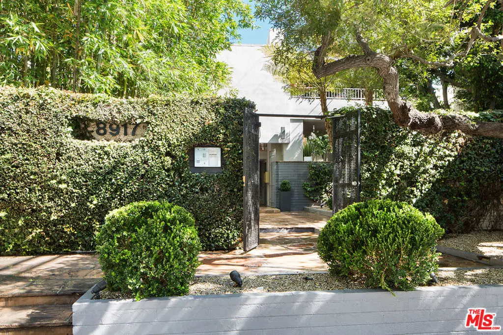 Residential Lease for rent at 8911 Cynthia Street 10, West Hollywood, Los Angeles County, CA featuring 1 bed and 1 bath
