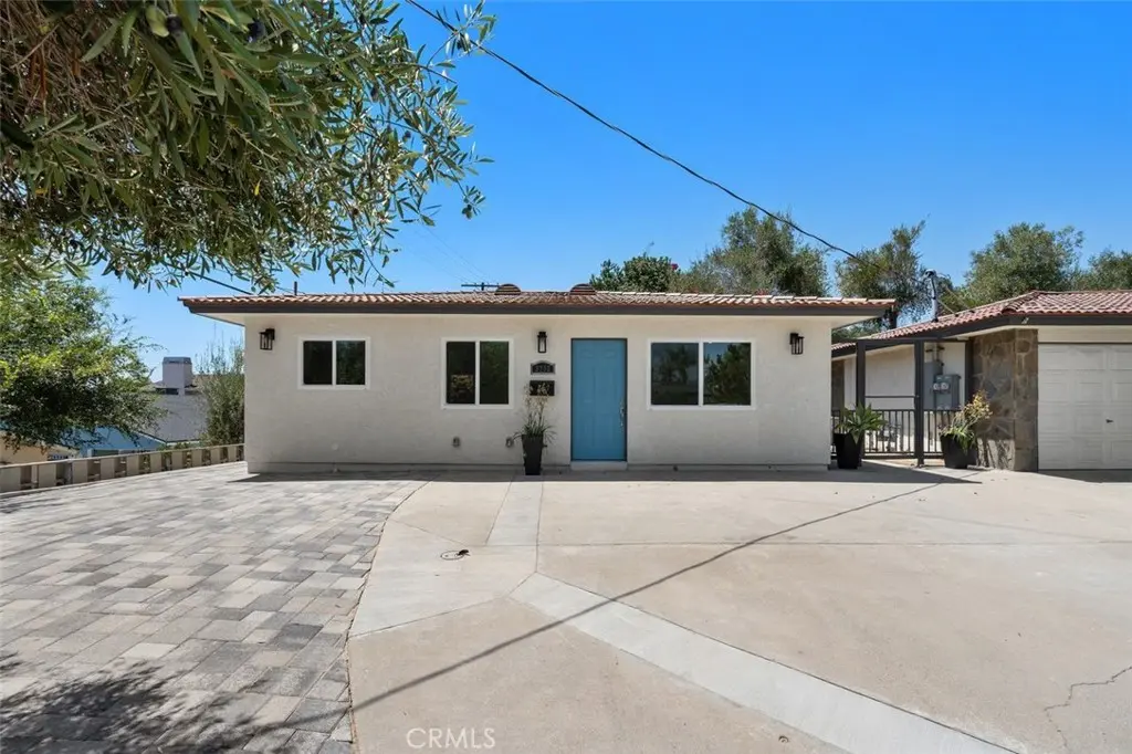 Residential Lease for rent at 3713 Don Benito Ct, Pasadena, Los Angeles County, CA featuring 2 beds and 2 baths