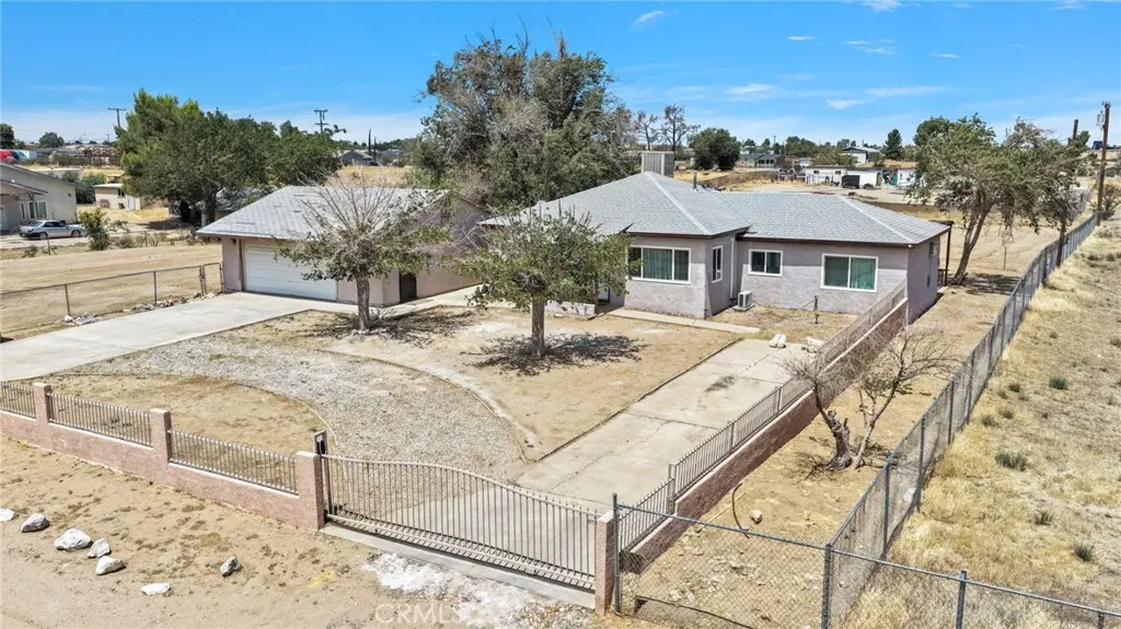15212 Dos Palmas, Victorville, CA — listing photo 1