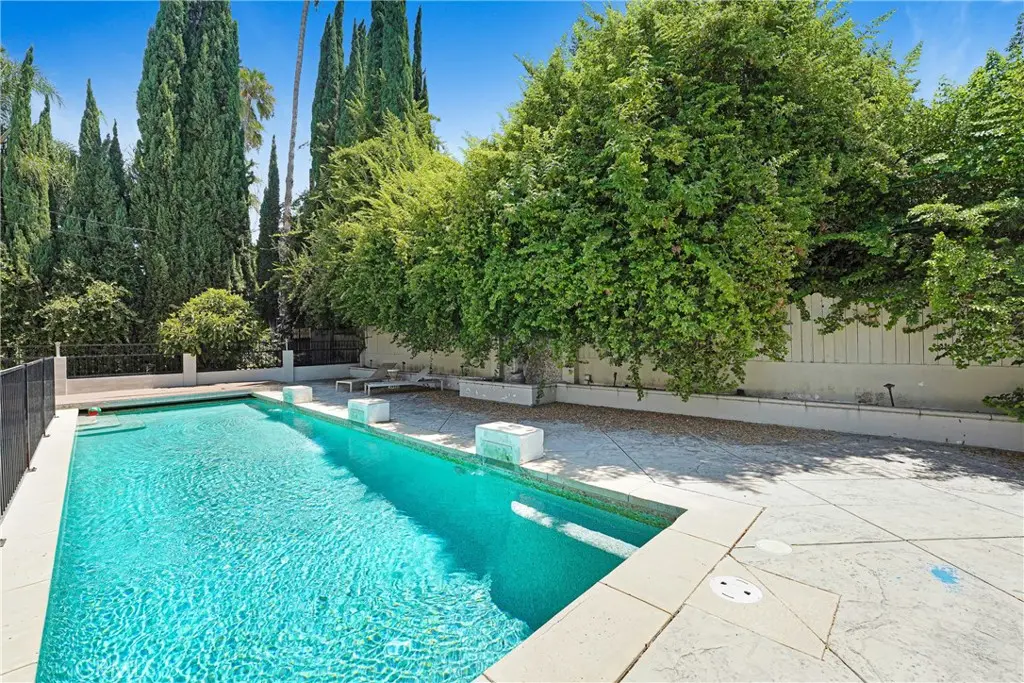 22450 Collins, Woodland Hills, CA — listing photo 1
