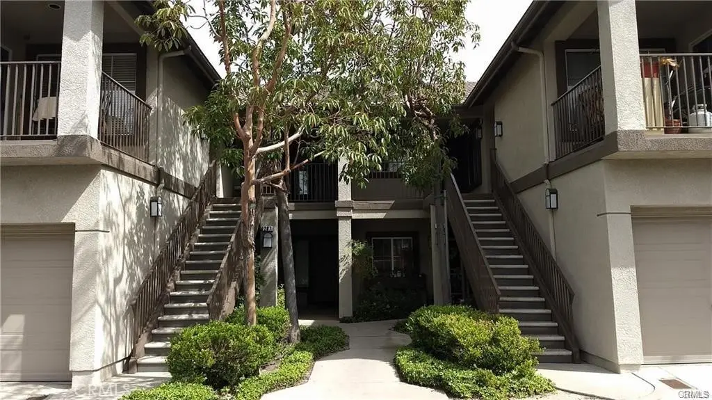 Condominium for rent at 291 Chaumont Circle, Lake Forest, CA featuring 2 beds and 2 baths