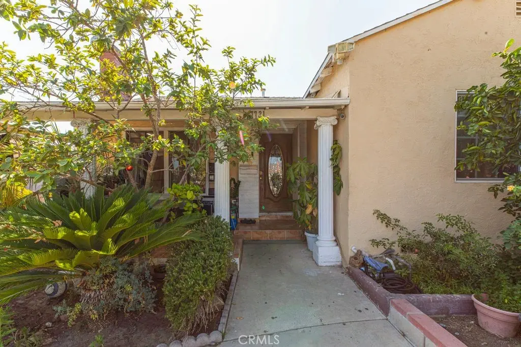 Single Family Residence for sale at 7731 Klump, Los Angeles, CA featuring 5 beds and 3 baths