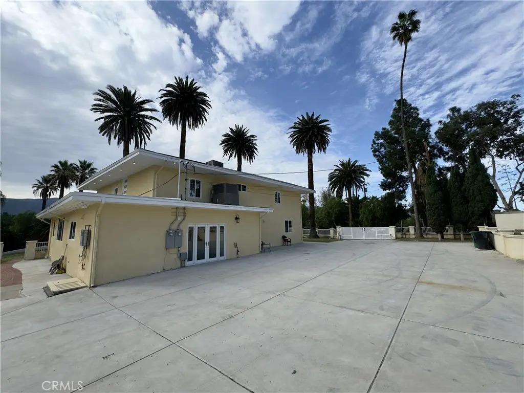 Residential Lease for rent at 1607 cherokee, Corona, Riverside County, CA featuring 2 beds and 3 baths