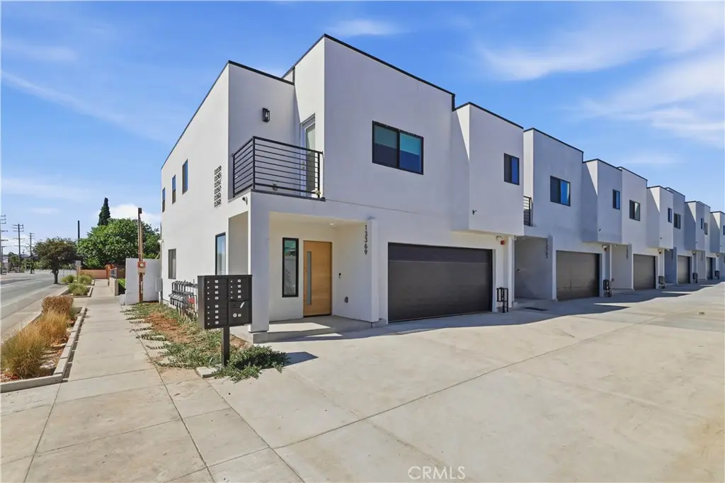13369 W Cellest Parkway, Pacoima, CA — listing photo 1