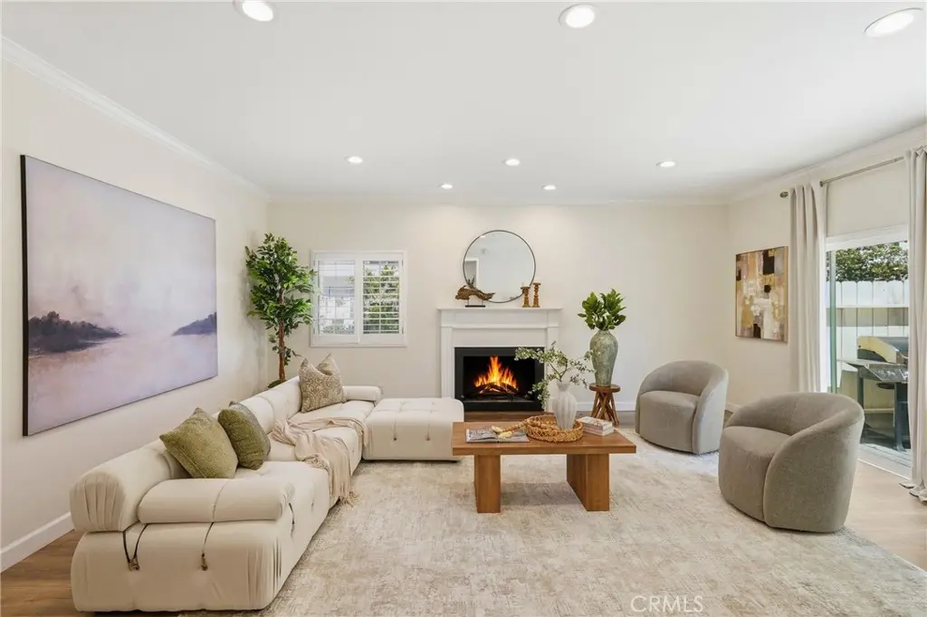 Townhouse for rent at 1433 S Beverly Drive, Los Angeles, CA featuring 3 beds and 3 baths