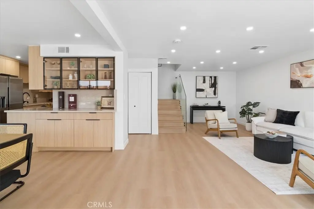 10234 Variel 12, Chatsworth, CA — listing photo 1
