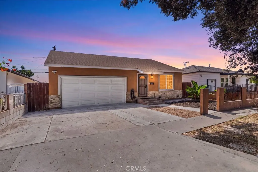 2211 Oak Street, Santa Ana, CA — listing photo 1