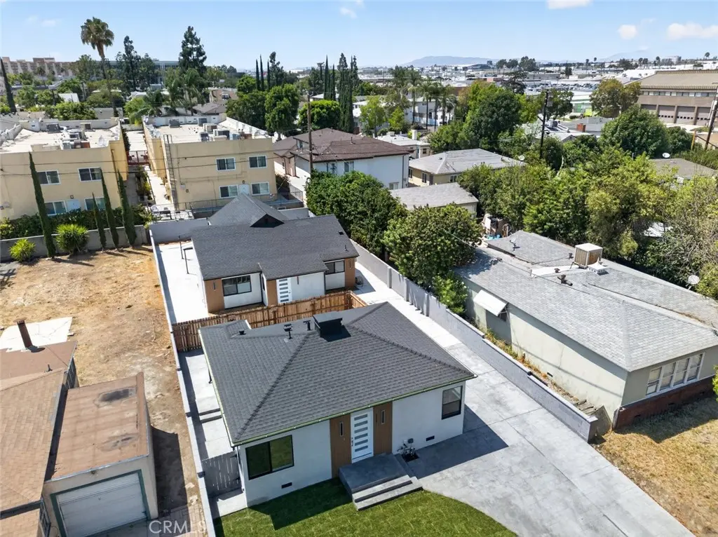 Single Family Residence for rent at 2325 N Naomi Street, Burbank, CA featuring 2 beds and 1 bath