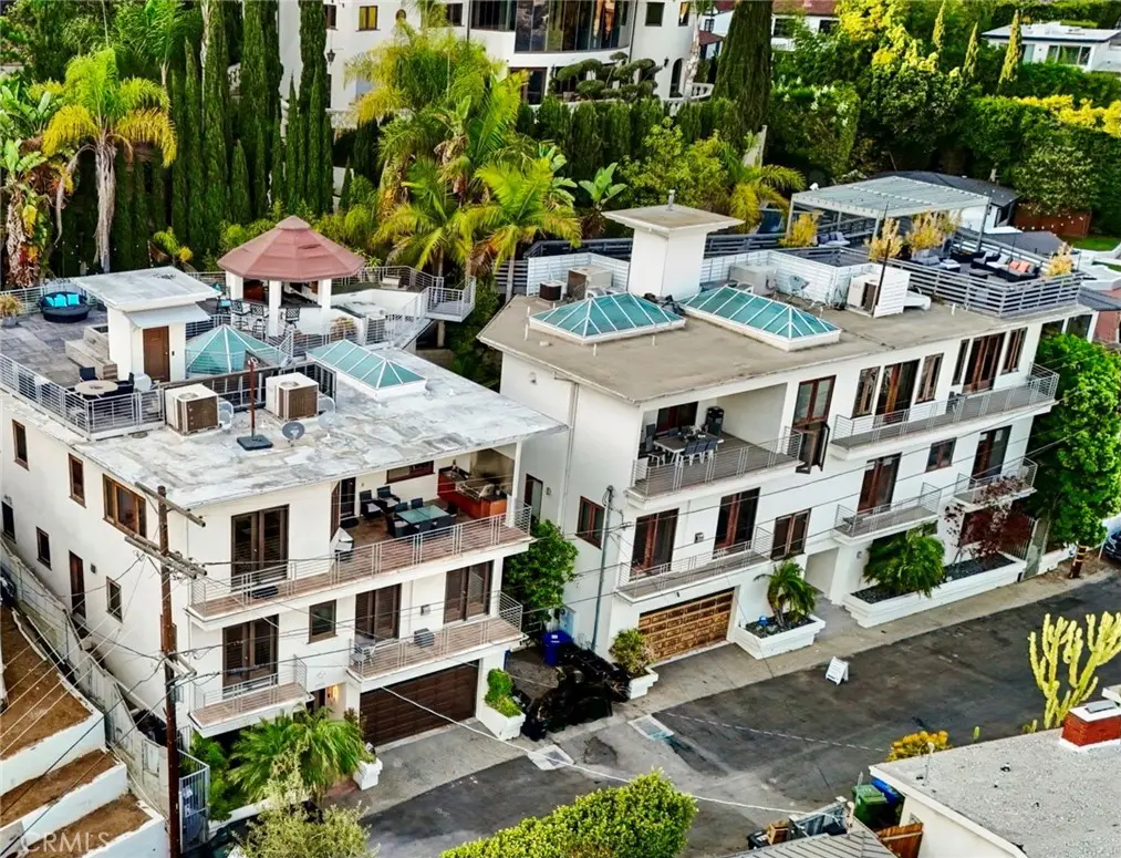 Single Family Residence for sale at 8827 Evanview, Los Angeles, CA featuring 6 beds and 5 baths