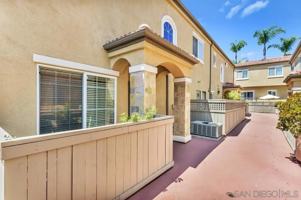 2761 A St 403, San Diego, CA — listing photo 1