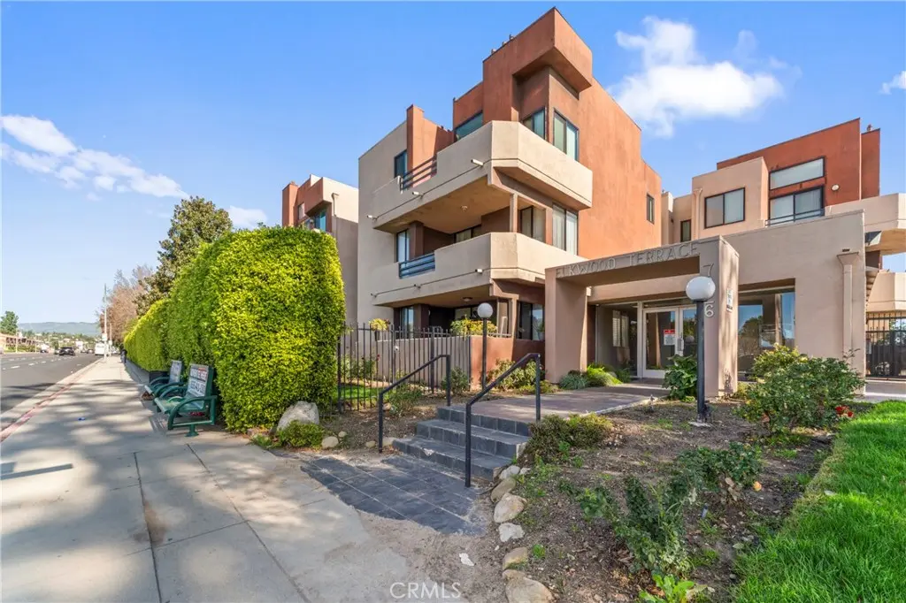 7826 Topanga Canyon Blvd 308, Canoga Park, CA — listing photo 1