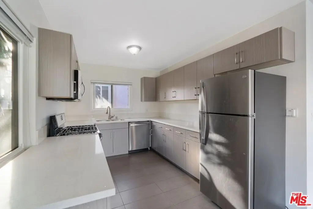 Residential Lease for rent at 1301 S Saltair Avenue 2, Los Angeles, Los Angeles County, CA featuring 2 beds and 1 bath