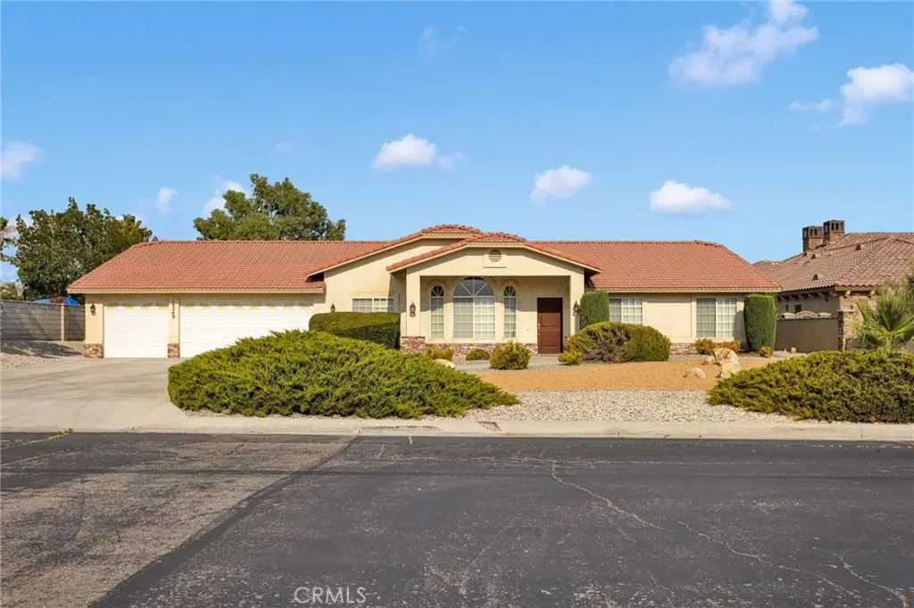 16249 Crown Valley Drive, Apple Valley, CA — listing photo 1