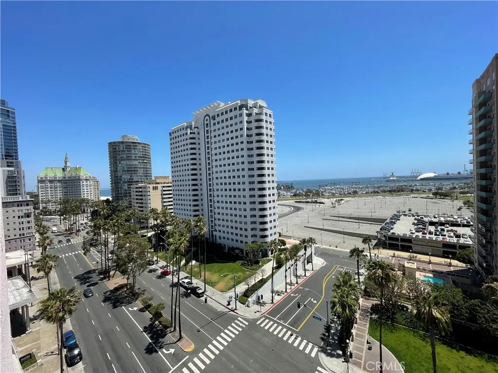 Condominium for rent at 525 E Seaside 1806, Long Beach, CA featuring 1 bed and 1 bath