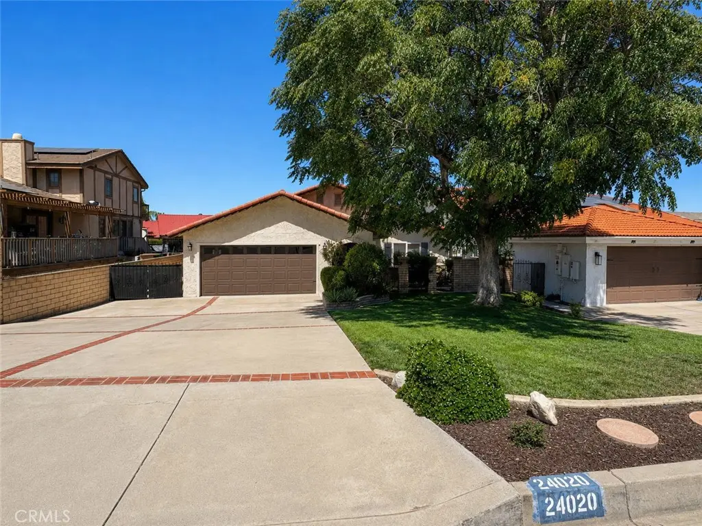 Residential Lease for rent at 24020 Continental, Canyon Lake, Riverside County, CA featuring 3 beds and 2 baths