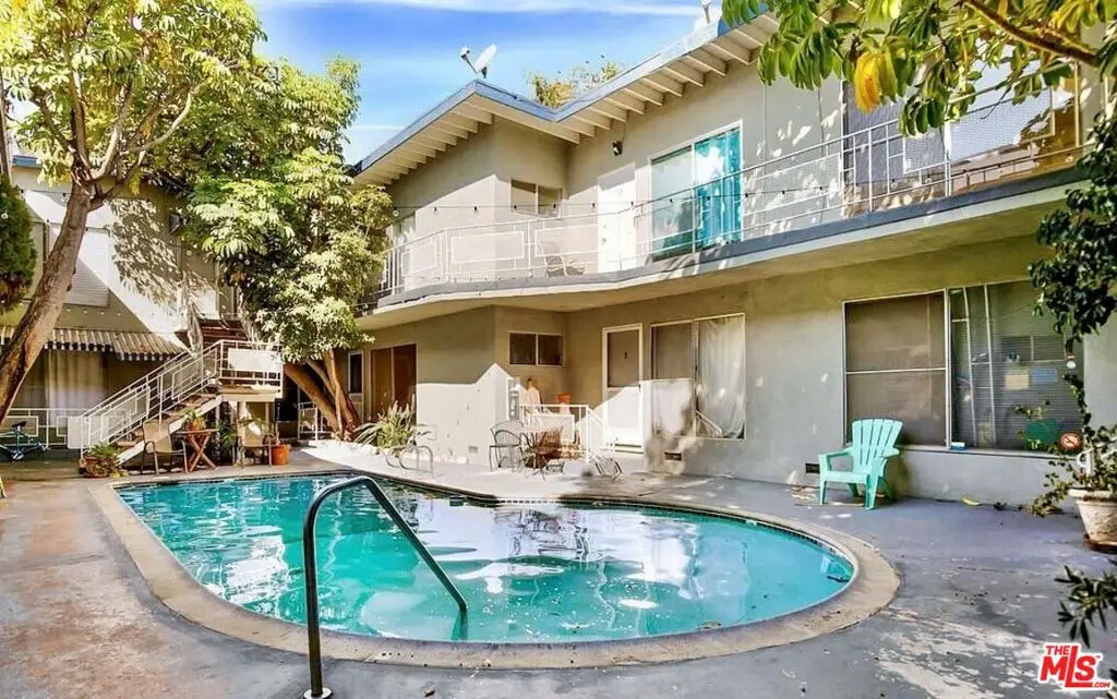 Residential Lease for rent at 941 N San Vicente Boulevard 4, West Hollywood, Los Angeles County, CA featuring 1 bed and 1 bath