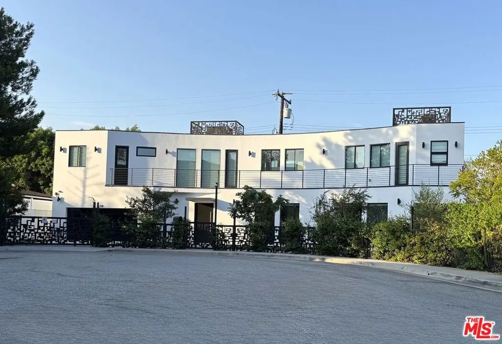 Single Family Residence for sale at 4338 Huntley Avenue, Culver City, CA featuring 4 beds and 6 baths