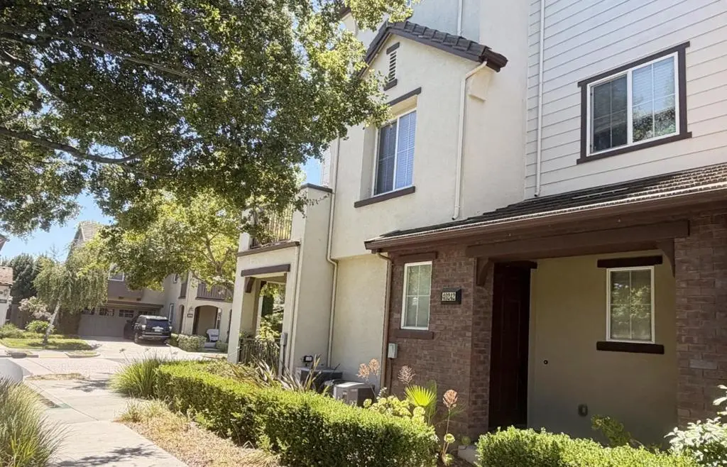 Condominium for sale at 40242 Legend Rose Terrace, Fremont, CA featuring 2 beds and 3 baths