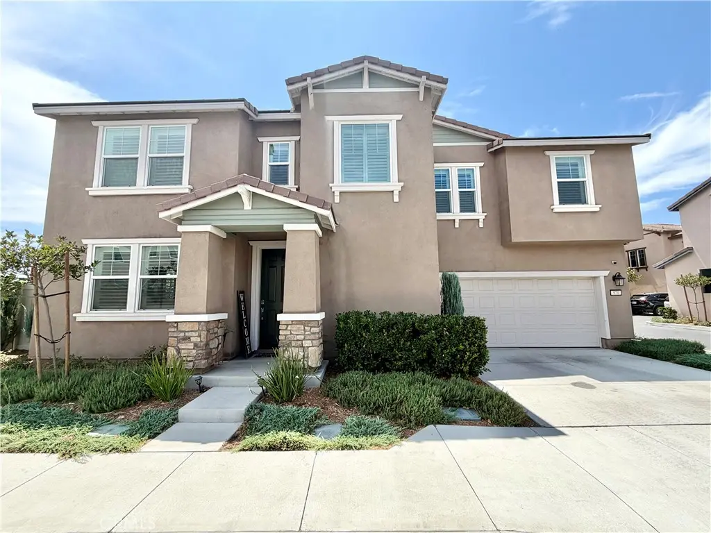 Single Family Residence for rent at 970 Helena Ridge, Lake Elsinore, CA featuring 3 beds and 3 baths
