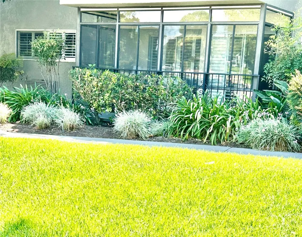 Condominium for sale at 2393 Via Mariposa W 1-G, Laguna Woods, CA featuring 2 beds and 2 baths