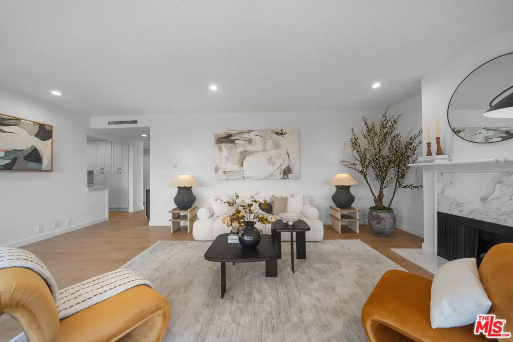 4477 Wilshire Boulevard 308, Los Angeles, CA — listing photo 1
