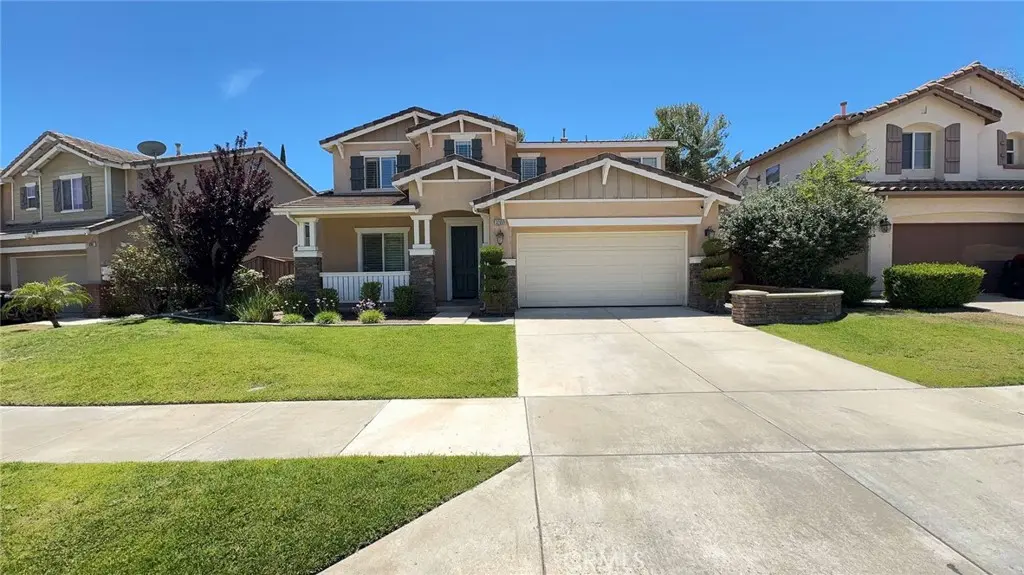 Single Family Residence for rent at 32059 Meadow Wood Lane, Lake Elsinore, CA featuring 4 beds and 3 baths