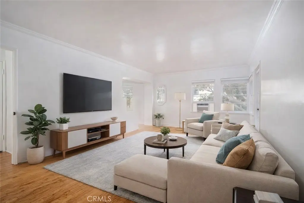 Residential Lease for rent at 265 N Swall Drive, Beverly Hills, Los Angeles County, CA featuring 1 bed and 1 bath
