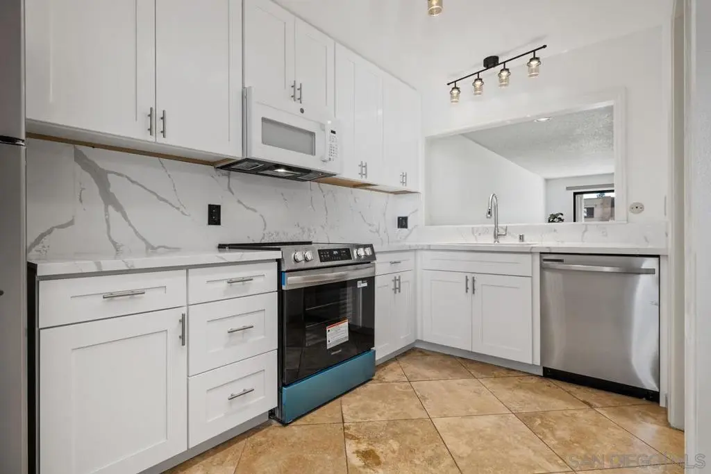 Condominium for sale at 3525 Lebon 209, San Diego, CA featuring 2 beds and 2 baths