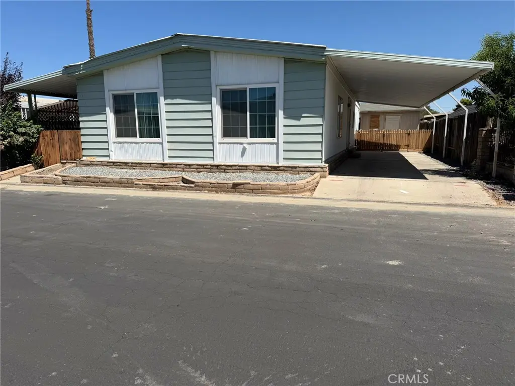 3535 Stine, Bakersfield, CA — listing photo 1