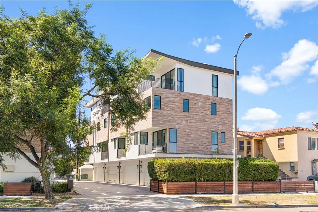 Single Family Residence for sale at 5151 W Redondo Court, Los Angeles, CA featuring 3 beds and 3 baths