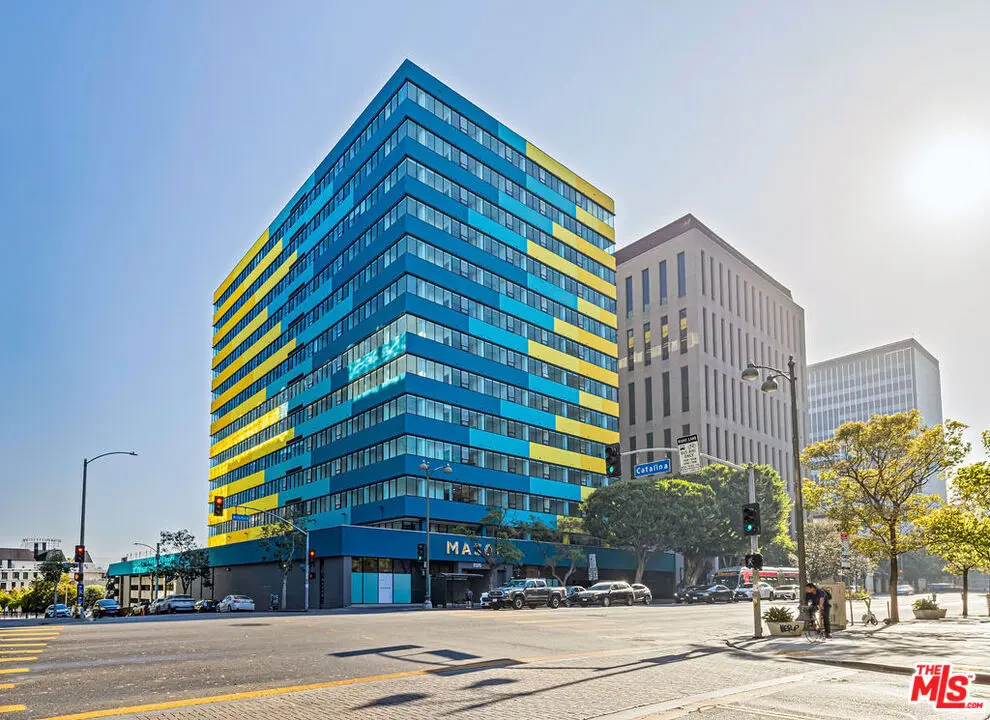 Residential Lease for rent at 3325 S Wilshire blvd 508, Los Angeles, Los Angeles County, CA featuring 2 beds and 2 baths