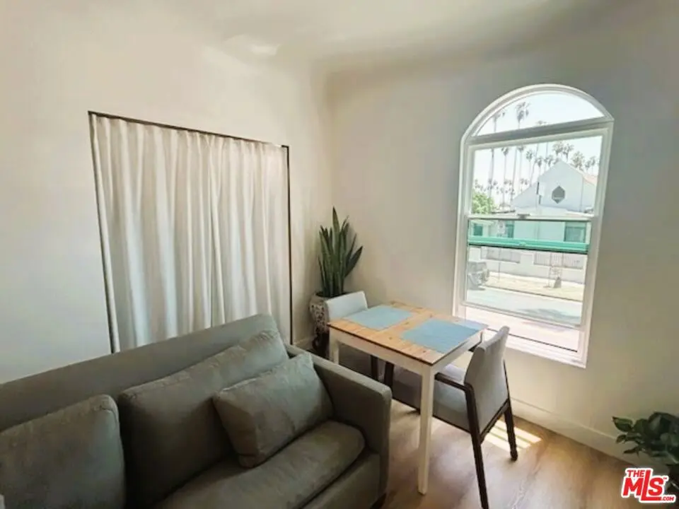 Residential Lease for rent at 2109 1/2 W 54th Street, Los Angeles, Los Angeles County, CA featuring 2 beds and 1 bath