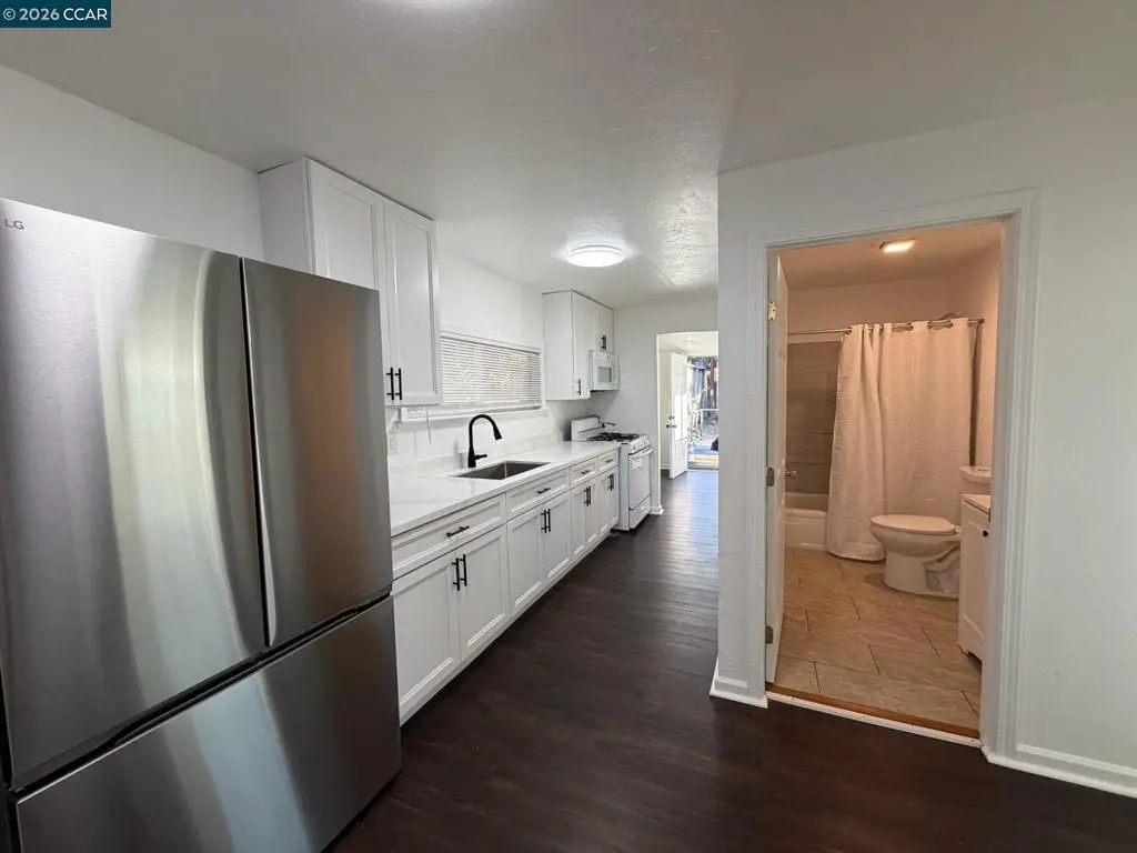 Single Family Residence for rent at 723 Florida St, Vallejo, CA featuring 3 beds and 1 bath