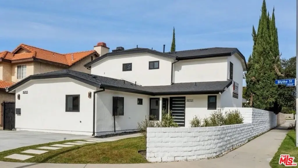 19701 Blythe Street, Los Angeles, CA — listing photo 1