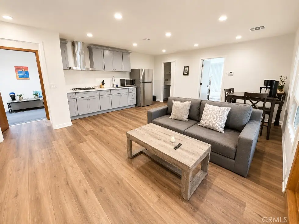 337 Washington Boulevard 4, Marina Del Rey, CA — listing photo 1