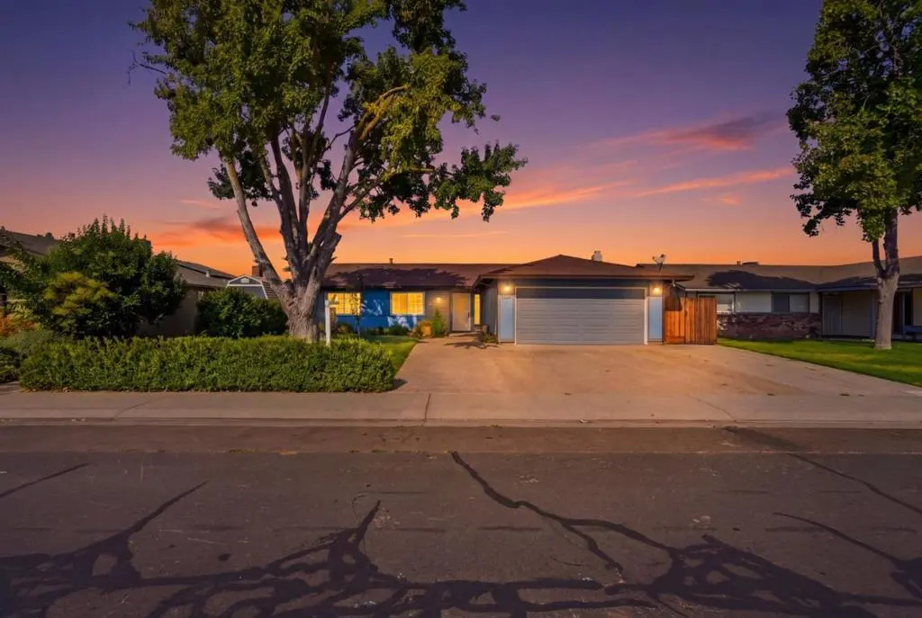 Single Family Residence for sale at 865 Locust Avenue, Manteca, CA featuring 3 beds and 2 baths