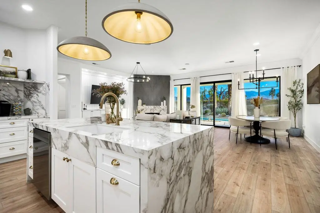 Single Family Residence for sale at 33 Calle La Reina, Rancho Mirage, CA featuring 4 beds and 4 baths