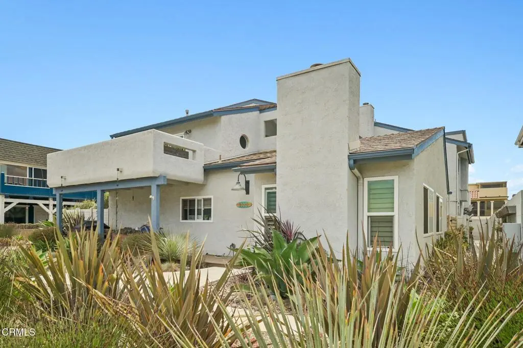 Townhouse for sale at 5524 Driftwood Street, Oxnard, CA featuring 2 beds and 3 baths