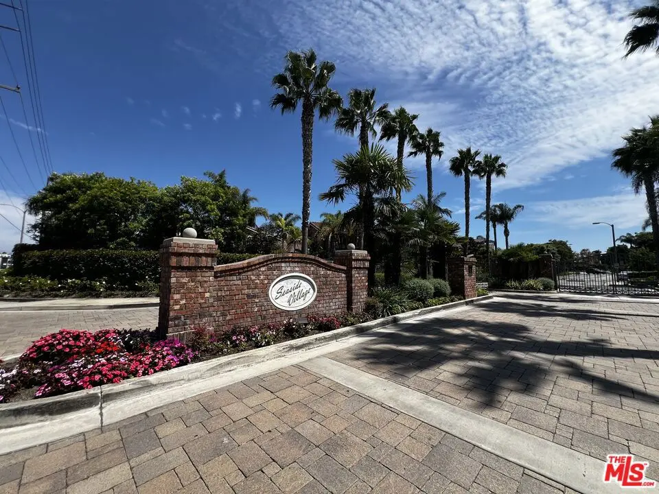 7825 Seaglen Drive, Huntington Beach, CA — listing photo 1