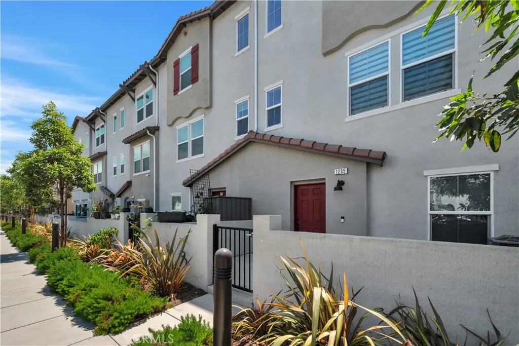 1285 Bonnet, Torrance, CA — listing photo 1