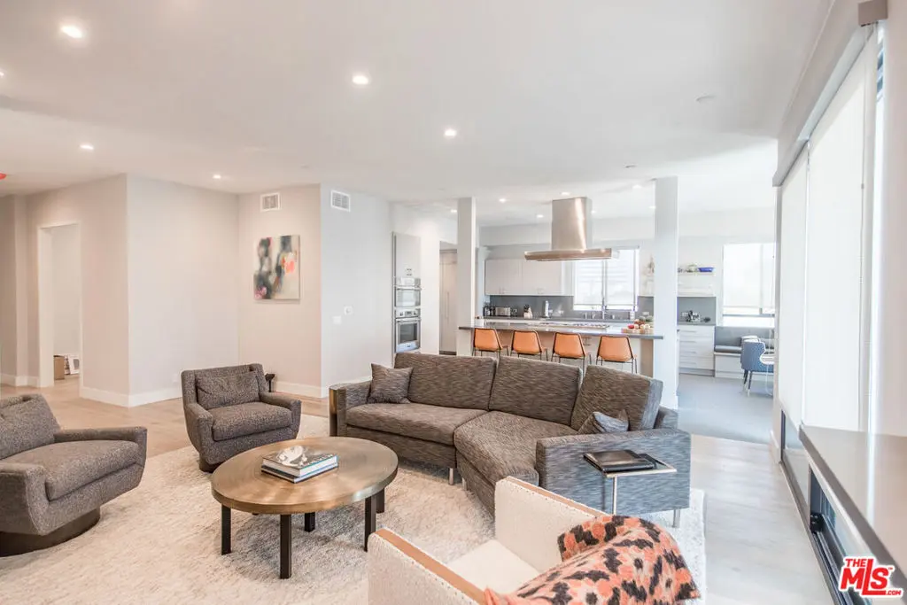 Apartment for rent at 1115 14Th Street, Santa Monica, CA featuring 4 beds and 6 baths