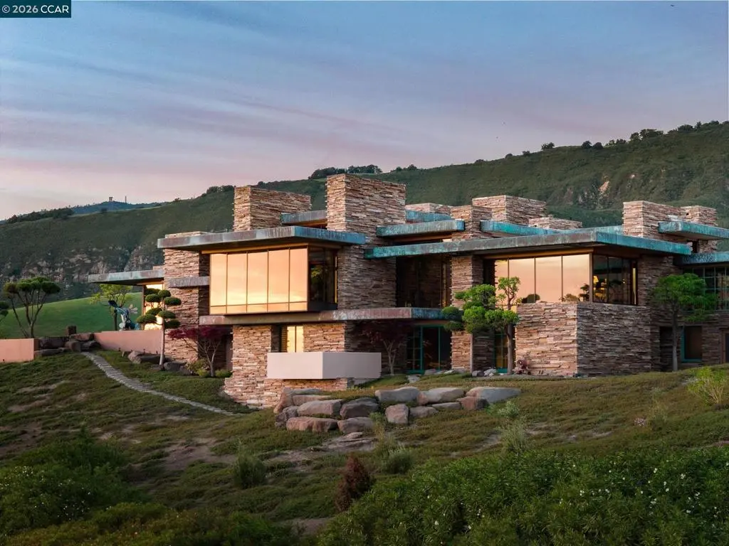Single Family Residence for sale at 81 Eagle Ridge Place, Danville, CA featuring 7 beds and 15 baths