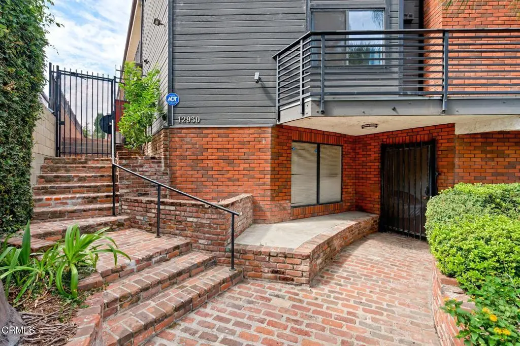 Condominium for sale at 12930 Valleyheart 1, Los Angeles, CA featuring 1 bed and 1 bath