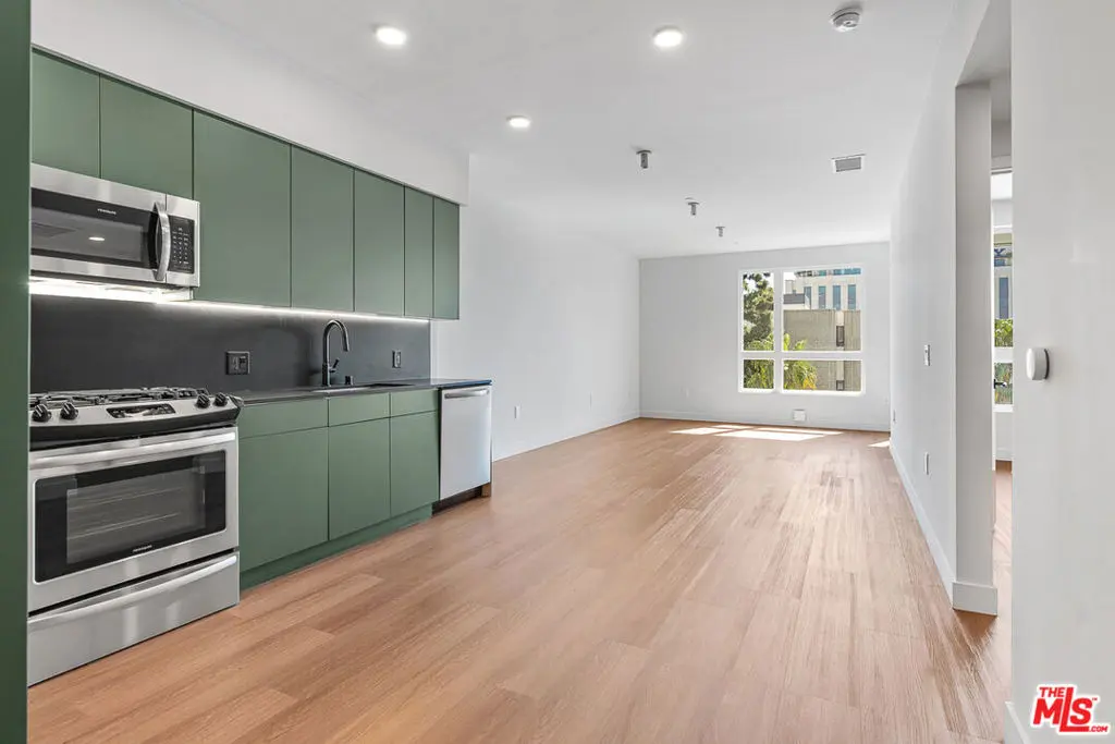 Residential Lease for rent at 10601 Washington Boulevard 603, Los Angeles, Los Angeles County, CA featuring 1 bed and 1 bath