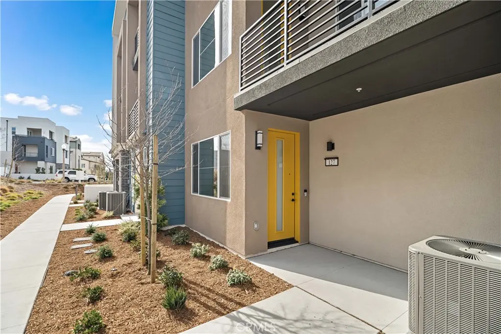 Condominium for sale at 127 Culture, Irvine, CA featuring 4 beds and 3 baths