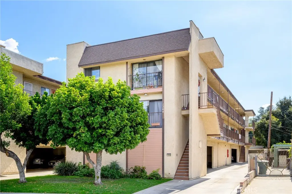Residential Lease for rent at 1364 E Garfield Avenue 1, Glendale, Los Angeles County, CA featuring 2 beds and 2 baths