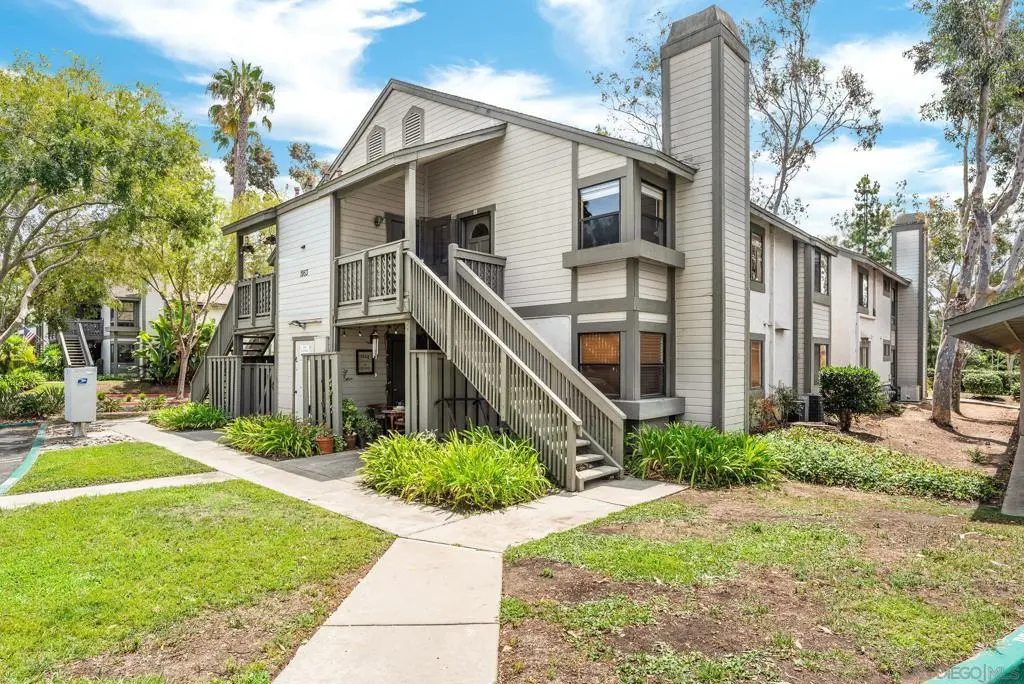 1953 Wellington Ln 4, Vista, CA — listing photo 1
