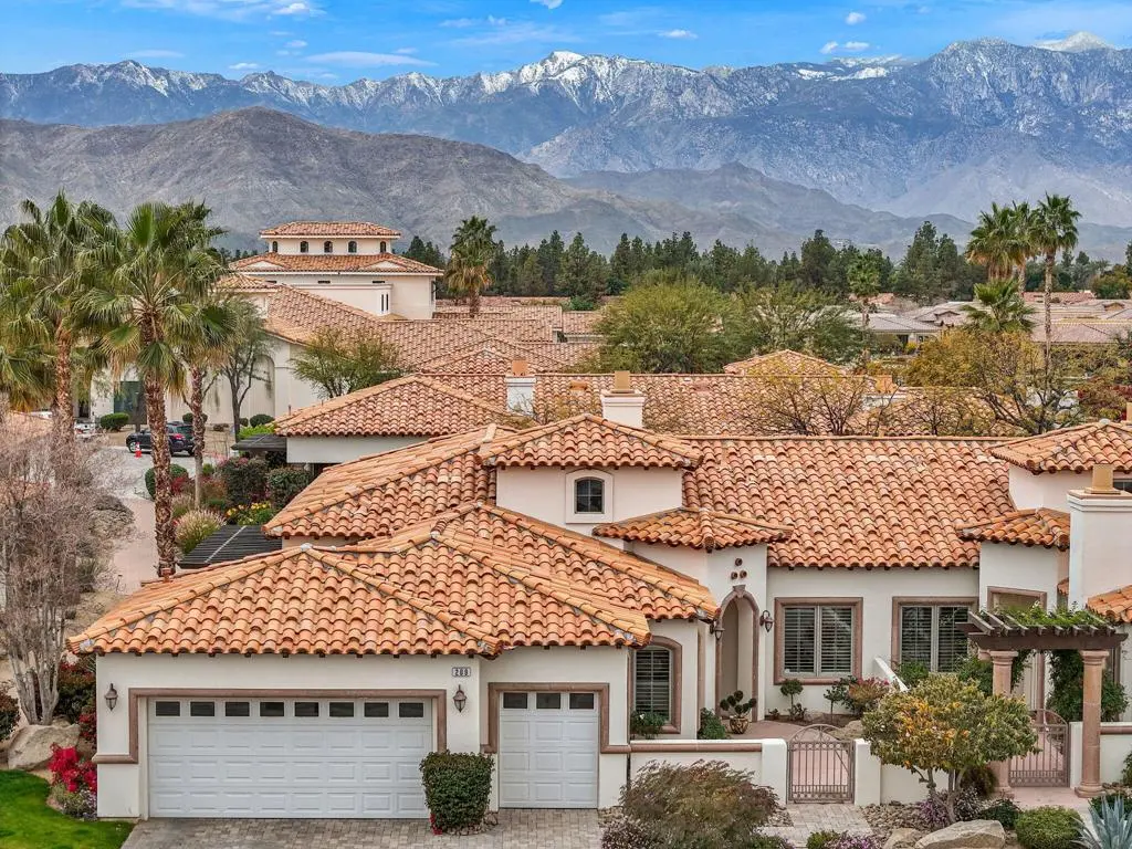 Residential Lease for rent at 209 Piazza Di Sotto, Palm Desert, Riverside County, CA featuring 2 beds and 2 baths
