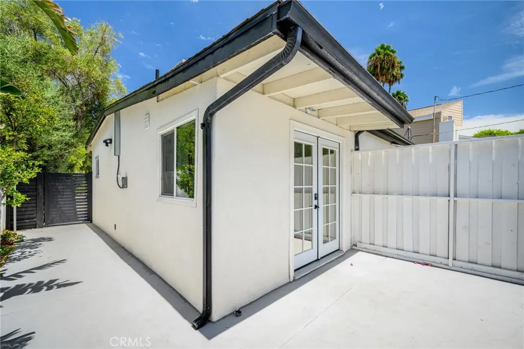 22432 Burbank 1/2, Woodland Hills, CA — listing photo 1